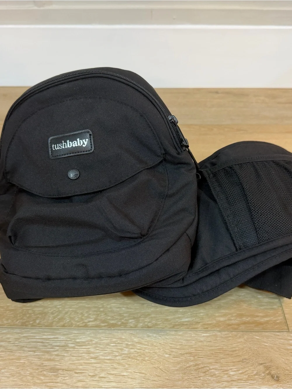TUSHBABY Hip Seat Carrier - Black